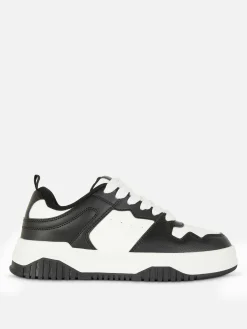 Baskets à Lacets Avec Empiècements Contrastés