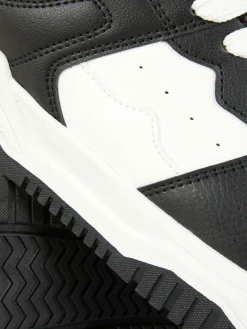 Baskets à Lacets Avec Empiècements Contrastés