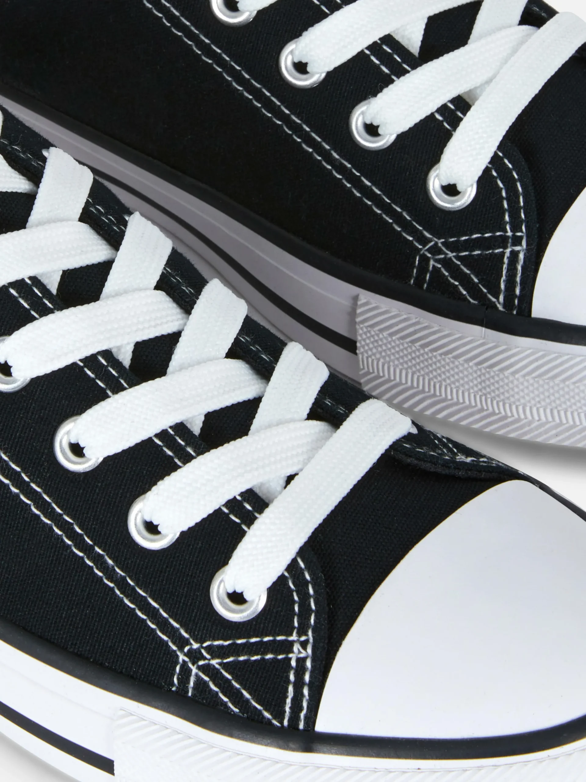 Baskets Basses Classiques En Toile