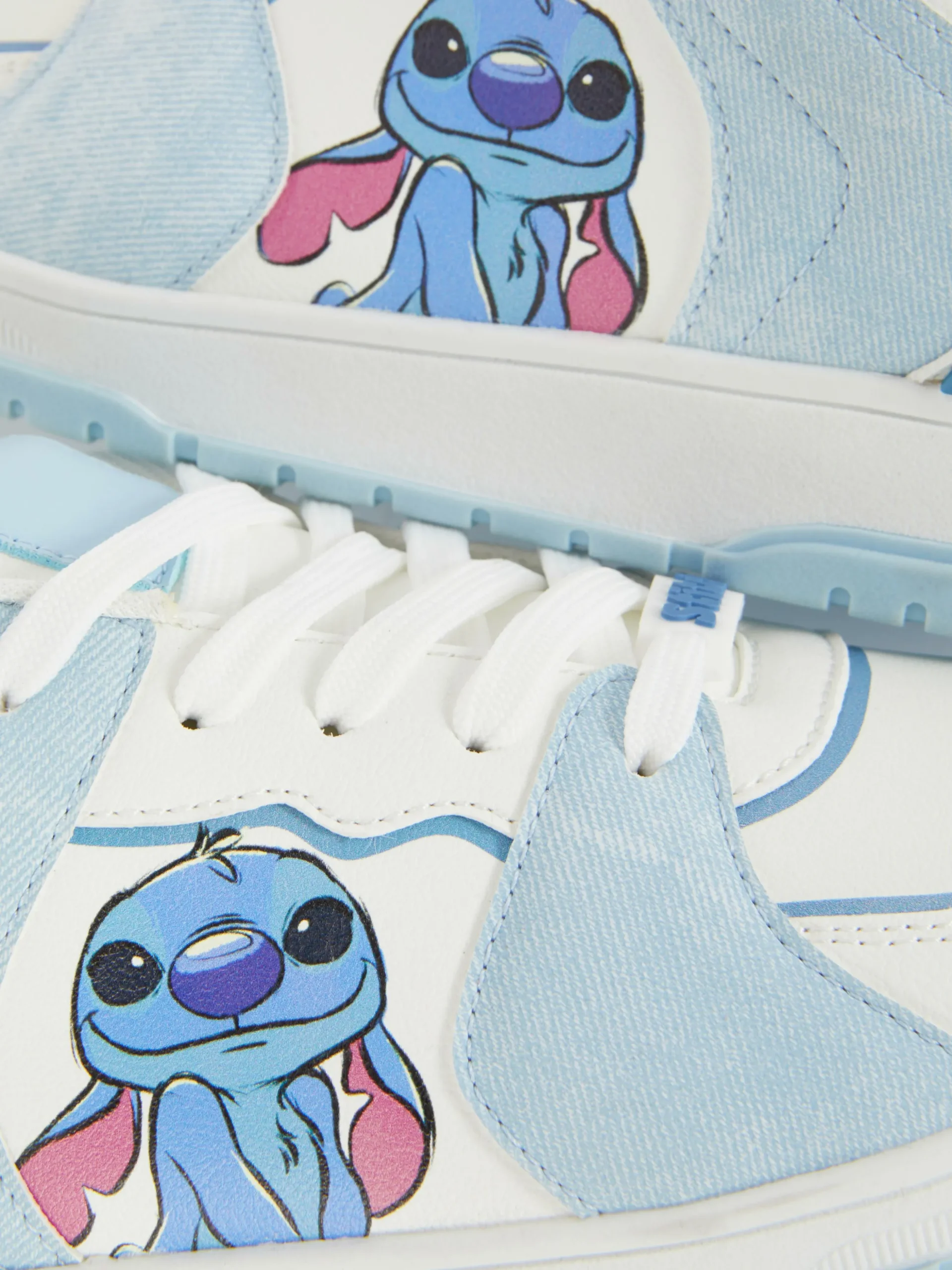 Baskets Basses Disney Stitch