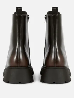 Bottines Lacées Avec Empiècement Sur L'embout