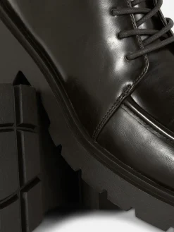 Bottines Lacées Avec Empiècement Sur L'embout