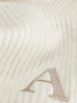 Écharpe En Maille Côtelée à Initiale Brodée