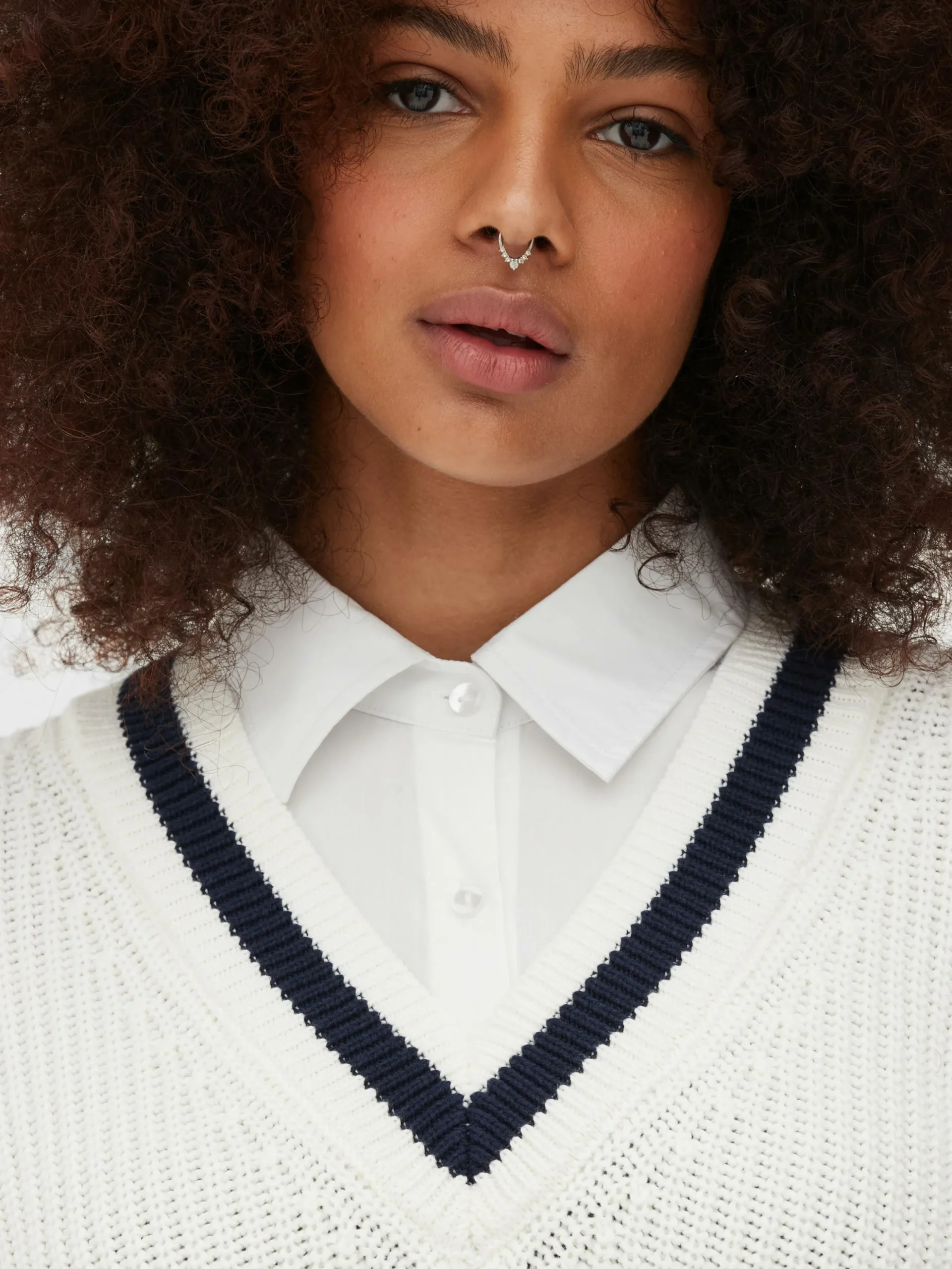 Chemise Et Pull Deux-en-un De Style Universitaire