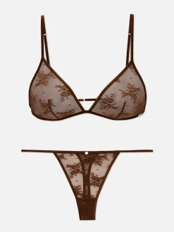 Ensemble De Lingerie Brassière Triangle Et String En Dentelle The Edit