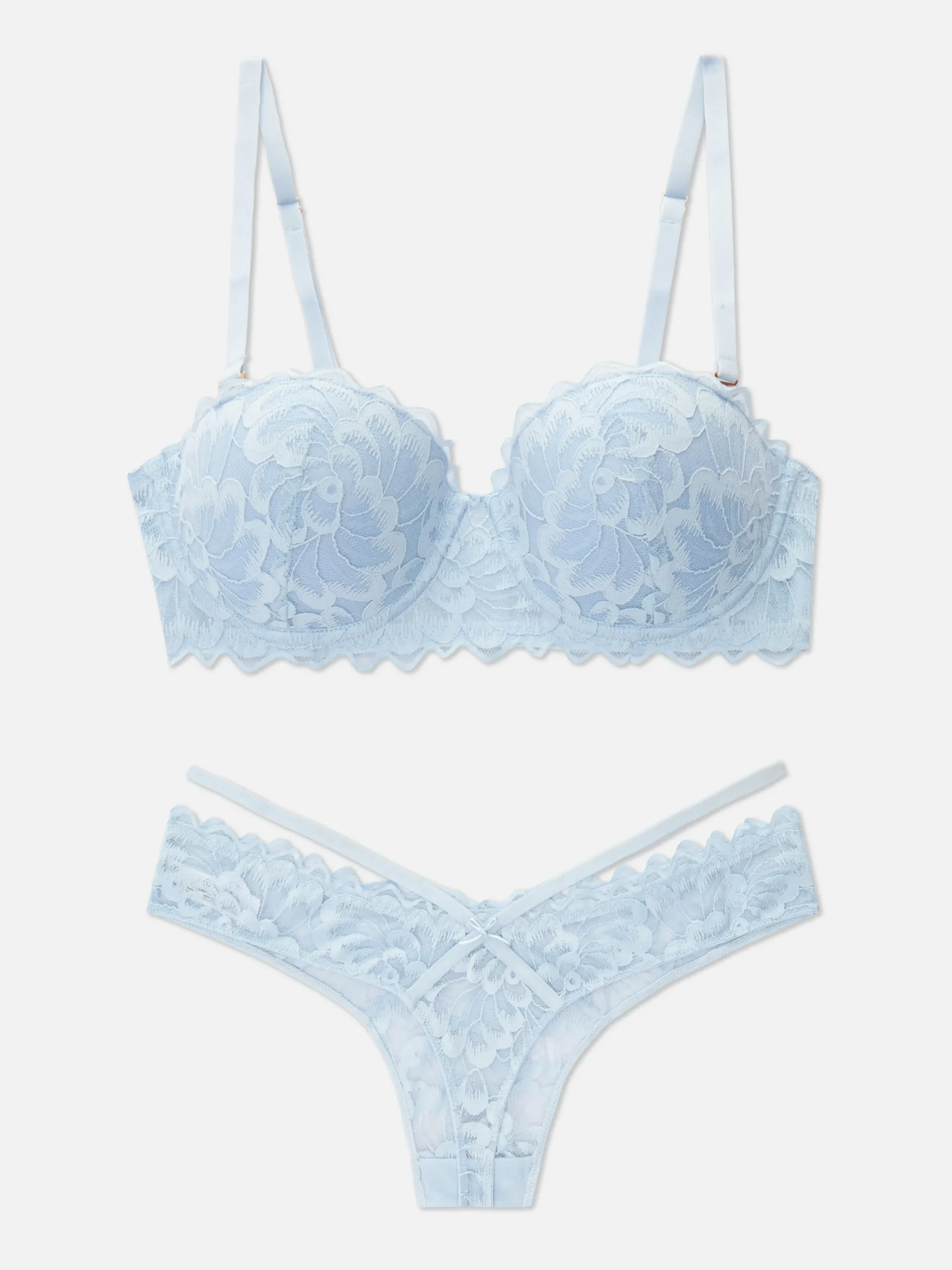 Ensemble Soutien-gorge Balconnets Et String En Dentelle