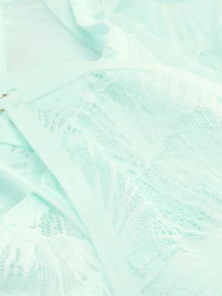 Ensemble Soutien-gorge Non Rembourré Et String En Dentelle