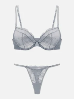 Ensemble Soutien-gorge Non Rembourré Et String En Dentelle