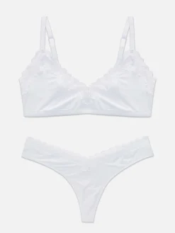 Ensemble Soutien-gorge Non Rembourré Et String à Liseré En Dentelle
