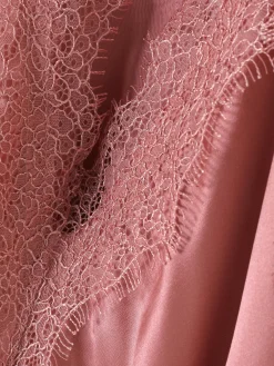 Mini Nuisette à Finitions En Dentelle