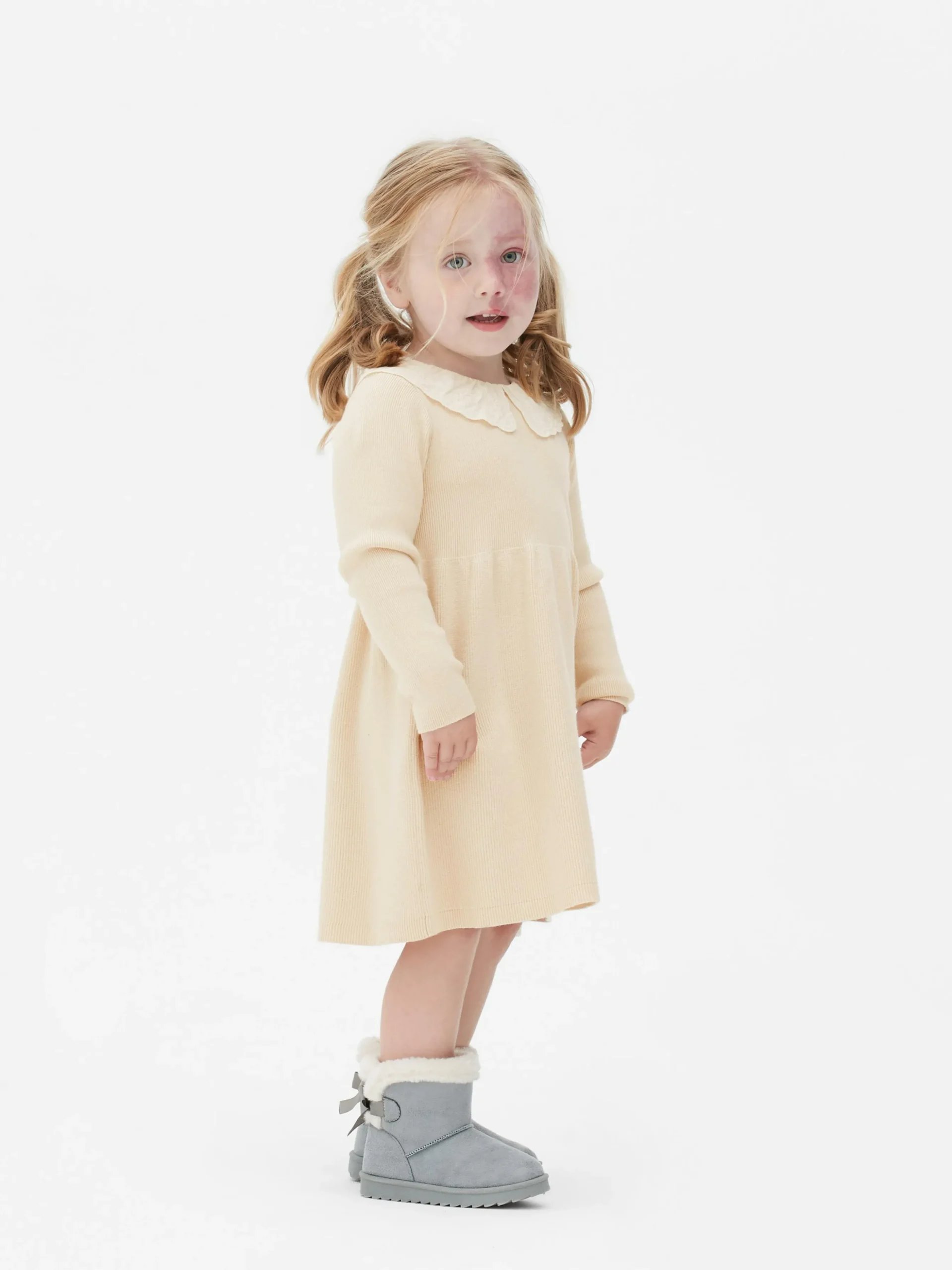 Robe En Maille à Col Brodé