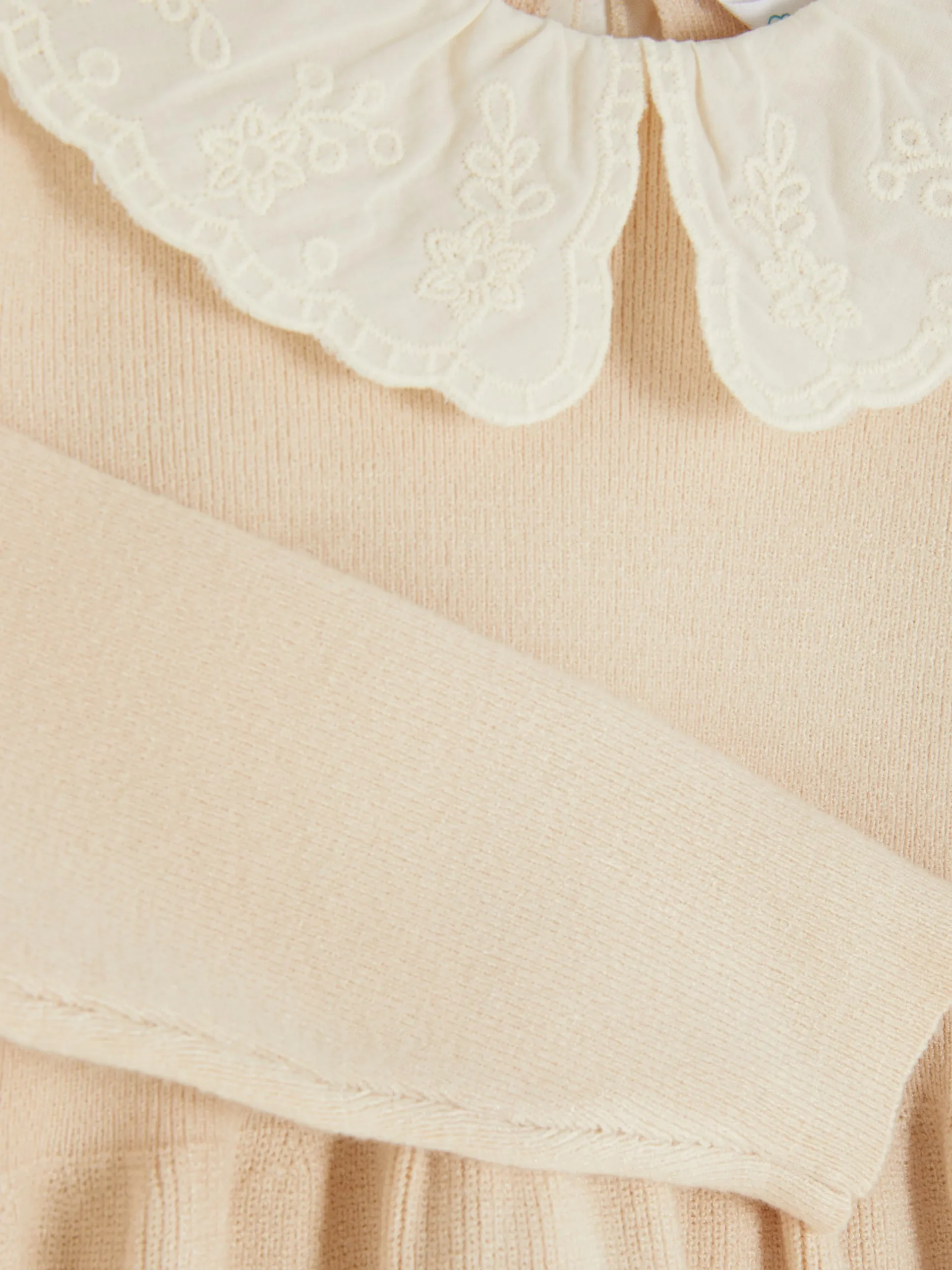 Robe En Maille à Col Brodé