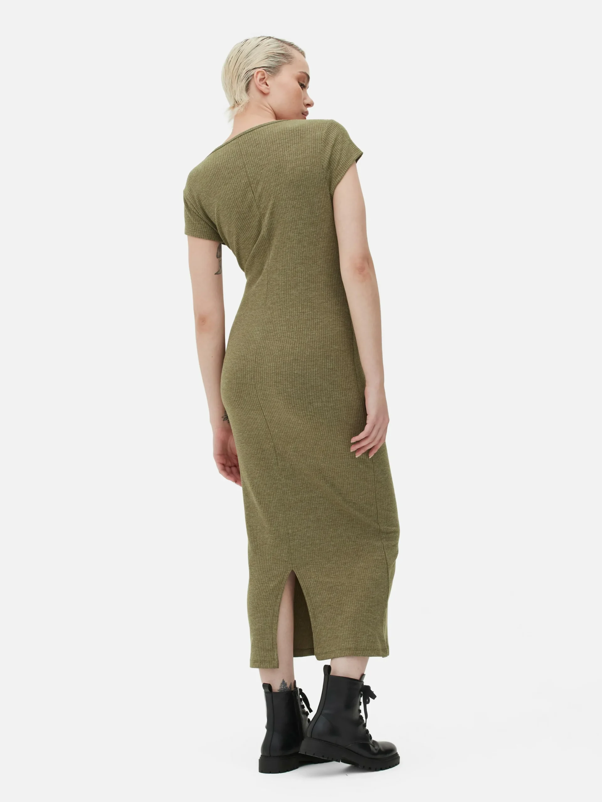 Robe Mi-longue Côtelée Et Décolletée