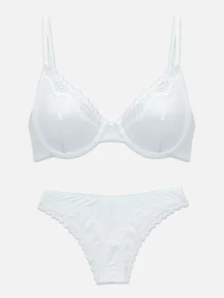 Soutien-gorge Non Rembourré Et Culotte En Dentelle