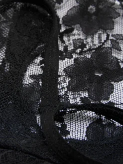 String En Dentelle à Motif Floral