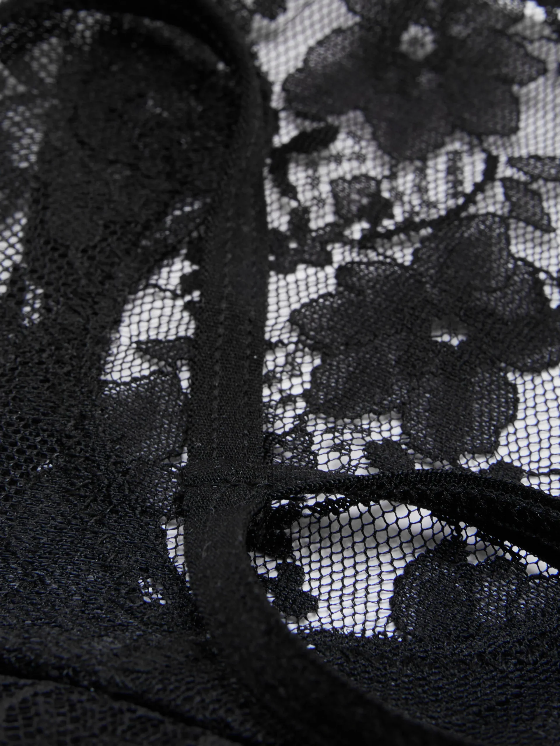 String En Dentelle à Motif Floral