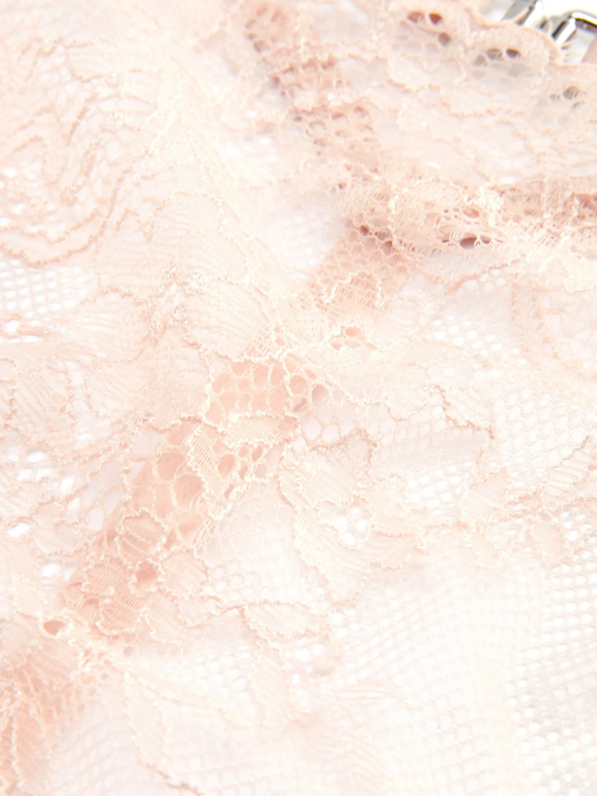 String En Dentelle Festonnée